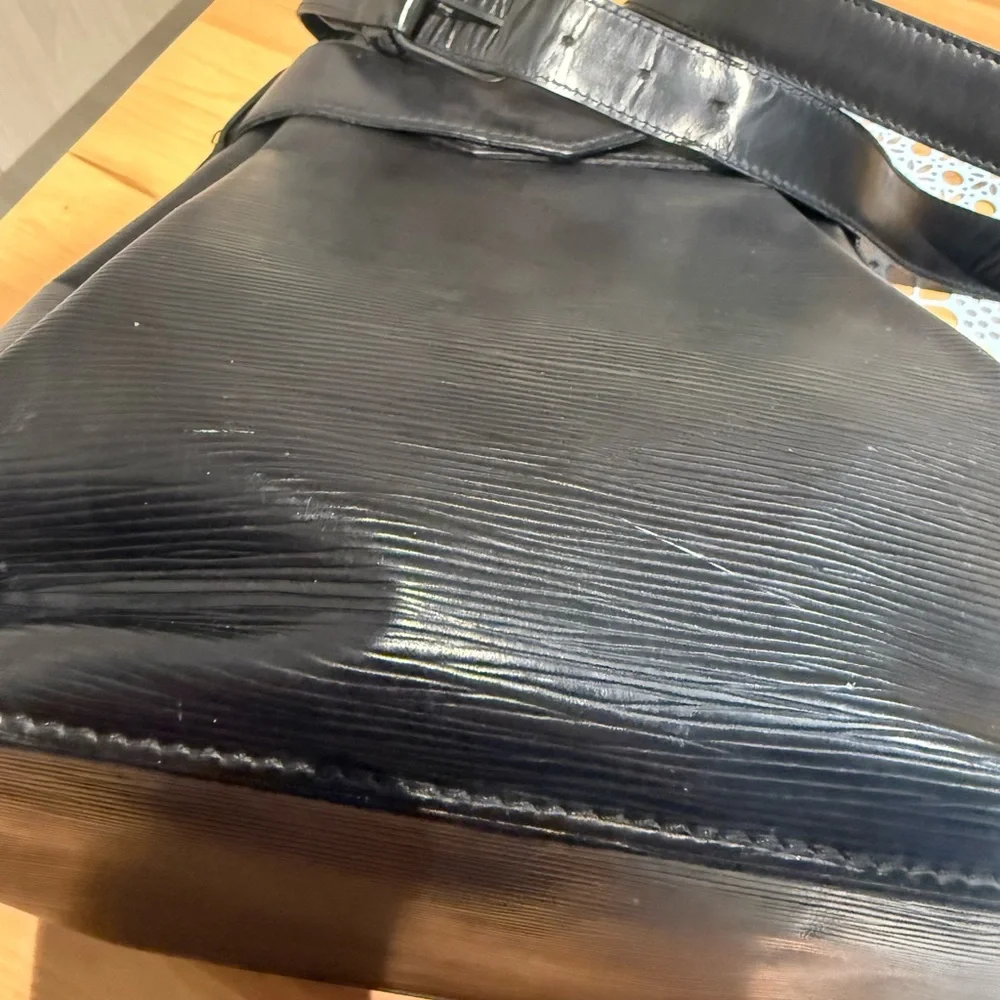 Louis Vuitton Black Men's Bag - Picture 6 of 7